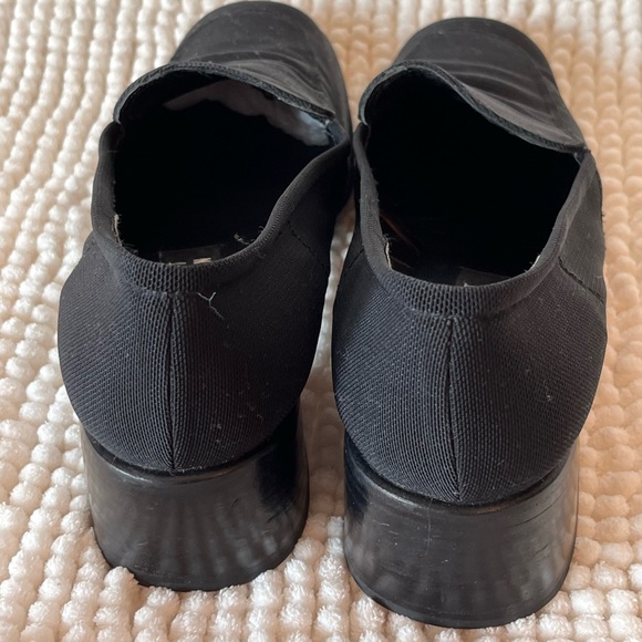 Stuart Weizmann black loafers. - Picture 3 of 7